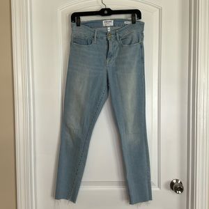 EXCELLENT USED CONDITION FRAME LE SKINNY DE JEANNE CROP